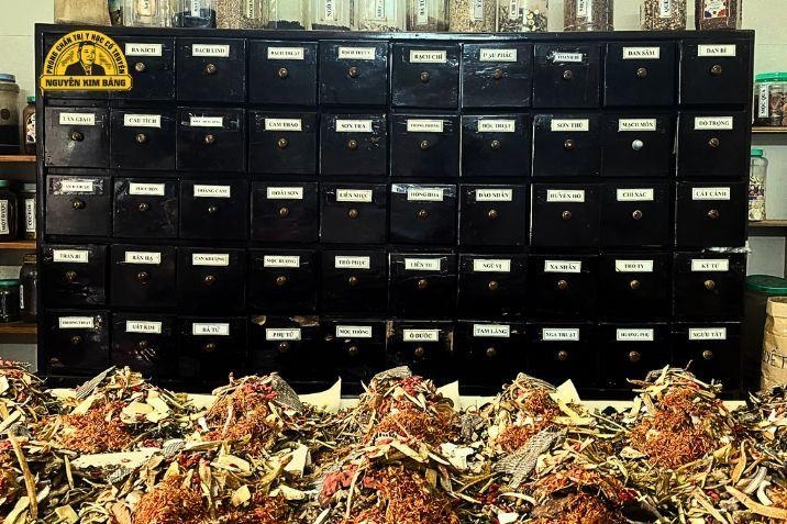 Điều trị bằng các bài thuốc Nam kết hợp thảo dược dân gian
