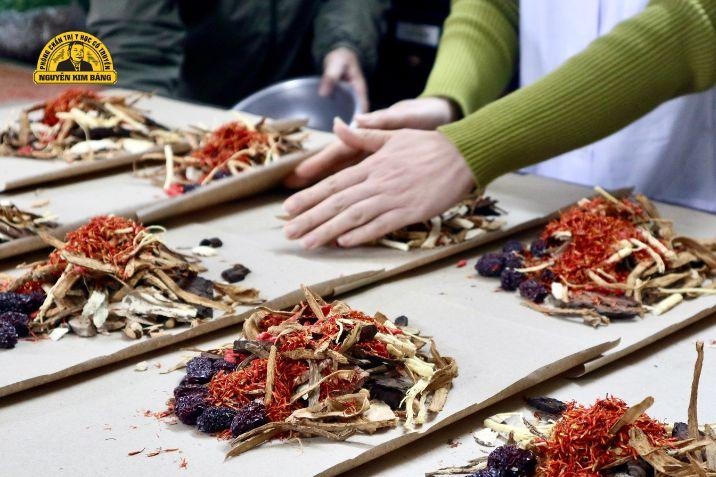 Buồng trứng đa nang cho thể thận hư