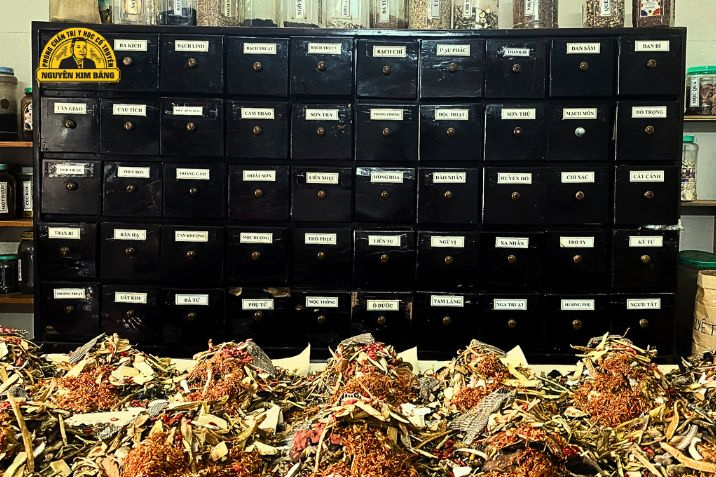 Các lưu ý khi sử dụng cây thuốc dân gian chữa tắc vòi trứng bằng Đông y
